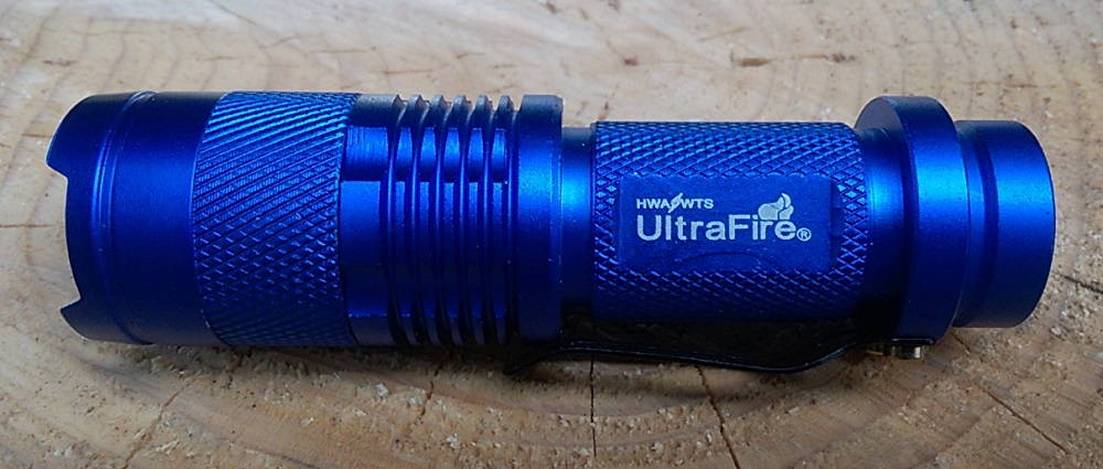 UltraFire SK68 kék színben