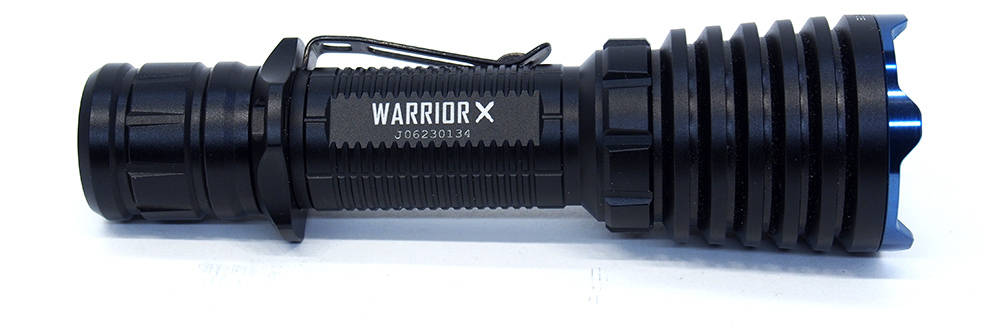 Olight Warrior X oldalról