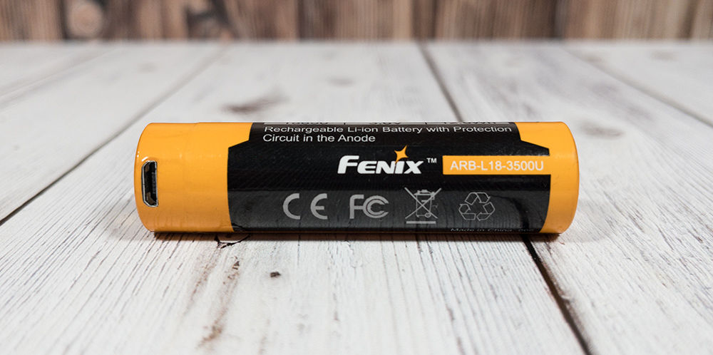 Fenix HM61R Amber ARB-L18-3500U töltőnyílás